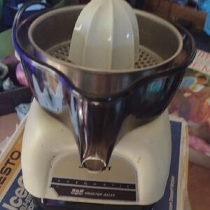 Vintage White Juicer